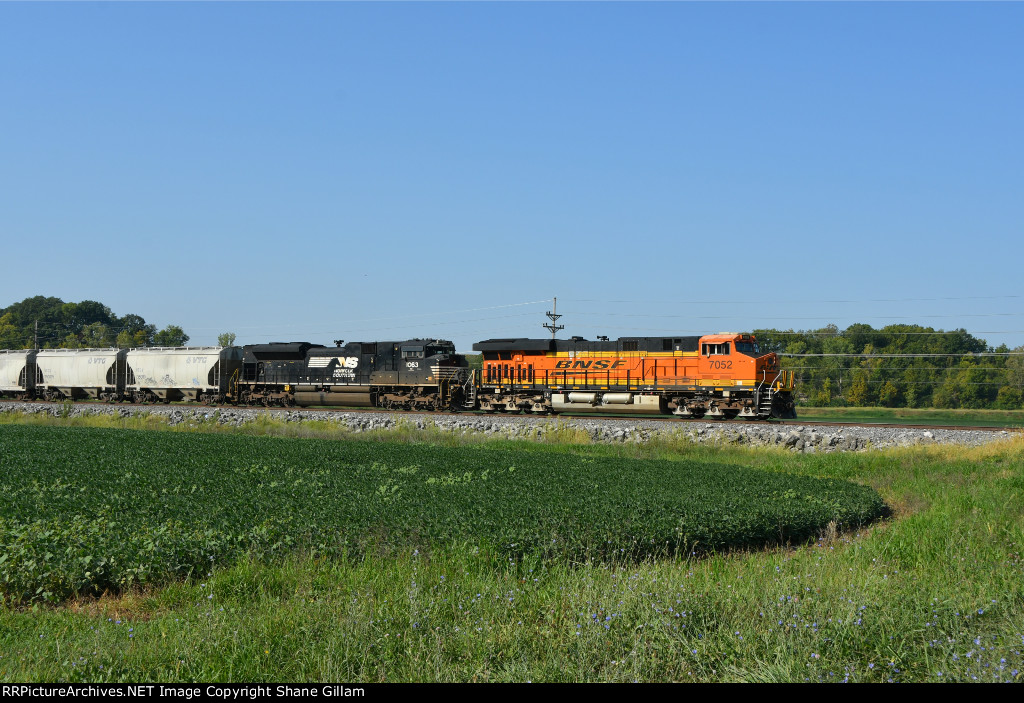 BNSF 7052